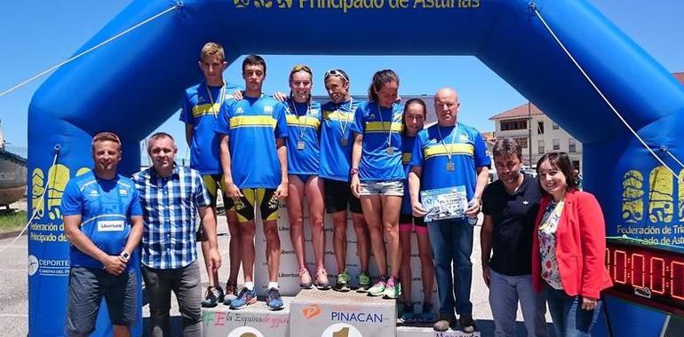 Paula Herrero y Chus Fernández, campeones de Asturias de Acuatlón en San Juan de la Arena