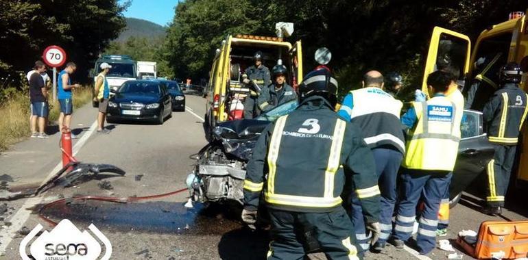 8 heridos, uno grave, en acidente de tráfico en Cangas de Onís