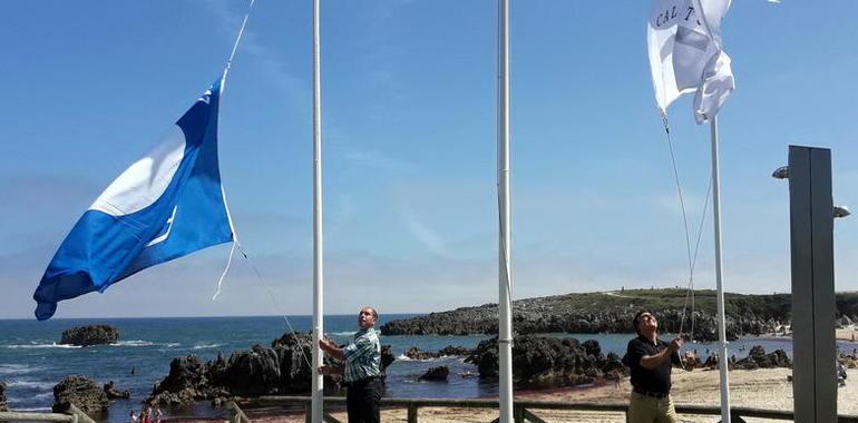 Llanes iza Banderas Azules en las playas de El Sablón, Toró, Palombina, Barro y la senda fluvial