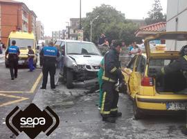 Mujer herida en colisión de dos vehículos en Llanes 