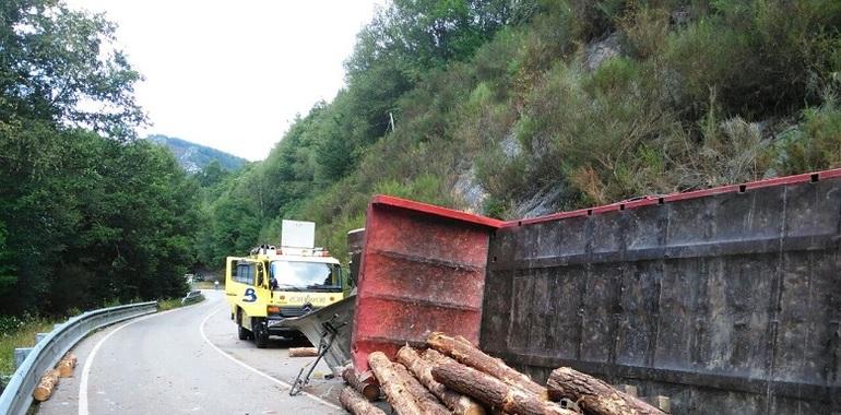 Bomberos del SEPA evitan fuga de combustible en accidente de #Mazanovo