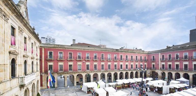 El Mercado de Artesanos de Gijón, finalista de los Premios Nacionales de Artesanía