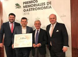 La Real Academia de Gastronomía galardona al asturiano Marcos Morán con el Premio Marqués de Busianos