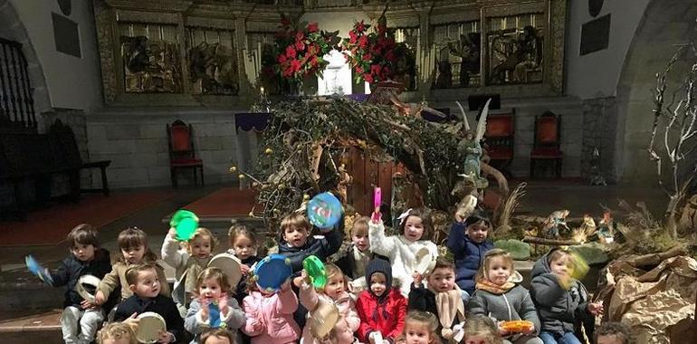 Alumnos de 0 a 3 años de Llanes visitaron la Escuela de Música Tradicional 