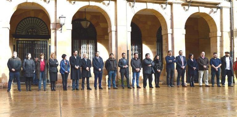 Minuto de silencio en Oviedo contra los asesinatos machistas