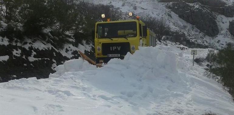 Fomento activa 217 quitanieves en Asturias y Cataluña