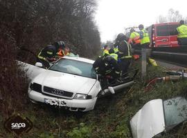 Tres heridos en un accidente de tráfico en Nava