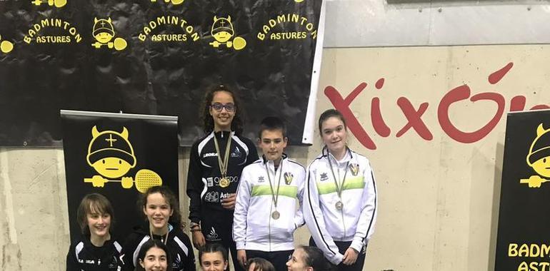 54 medallas para el Bádminton Oviedo en el Torneo de la Sidra