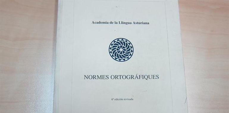 Podemos Asturies propón un modelu d’oficialidá del asturianu «que nun dexe a naide fuera»