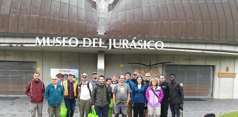 El MUJA y la costa asturiana, sede de un curso de Geología de la Universidad de Sakatchewan de Canadá