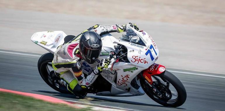 Adrián Fernández compite en Cheste con la Copa Honda CBR