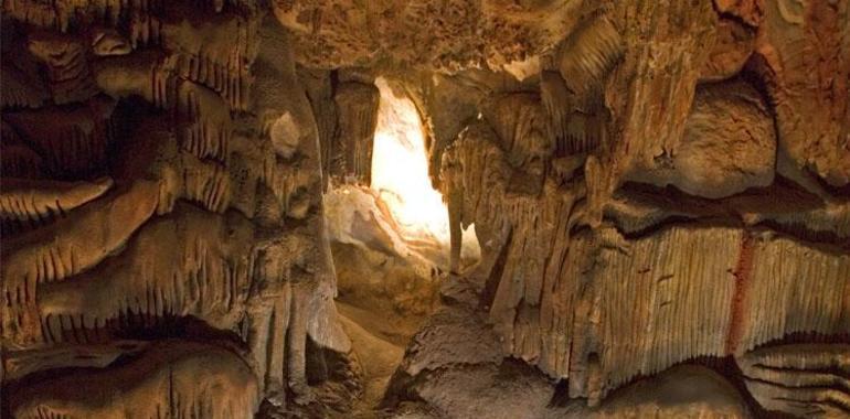 Escape room en la Cueva de Cuevas del Parque de la Prehistoria