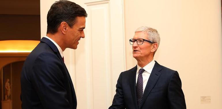 Pedro Sánchez presenta a Apple el plan 