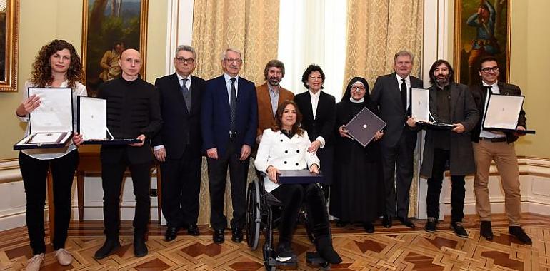 Placas de Honor de la Orden Alfonso X para el IES y el Colegio de Vegadeo e Ibias