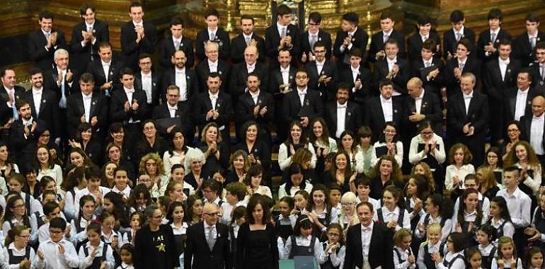 Voces femeninas de los Coros de la Fundación Princesa, junto a la Gustav Mahler Jugendorchester