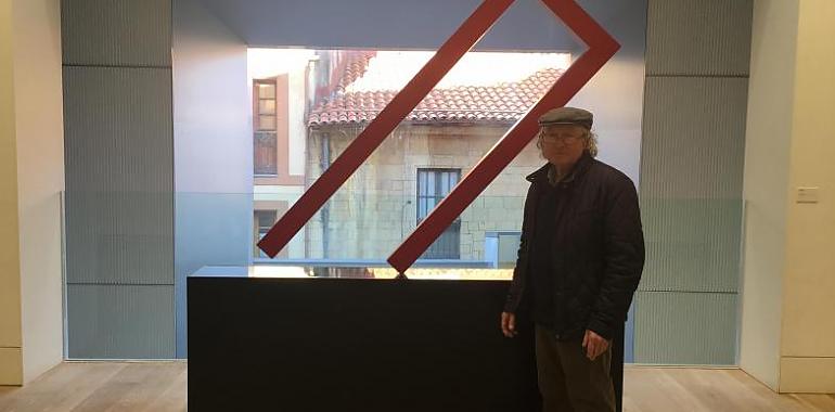 El escultor Herminio dona al Museo de BBAA de Asturias una de sus obras