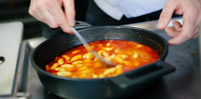 Casa Román promociona la cocina asturiana en Cáceres