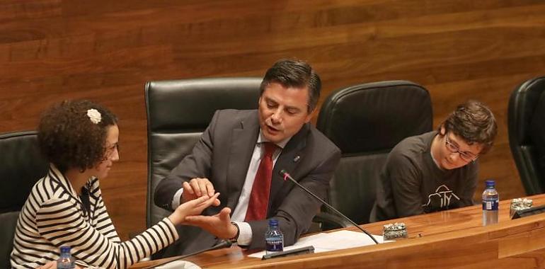 Homenaje al asturiano y al gallego-asturiano en el acto institucional de la Selmana de les Lletres