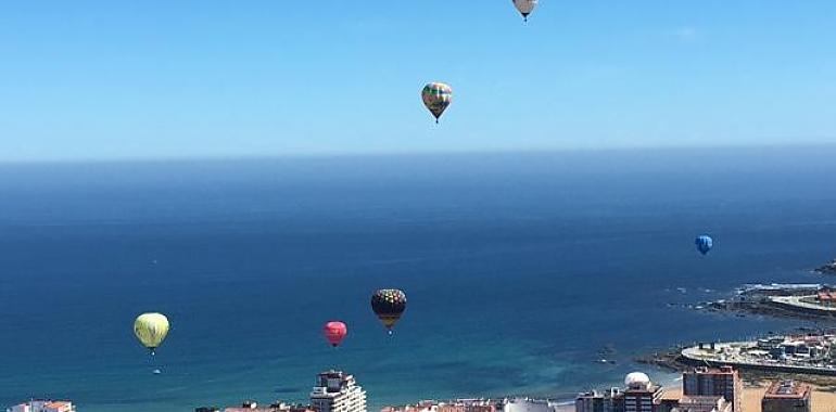 GIJÓN: Globos al cielo desde el Solarón y el Rinconín