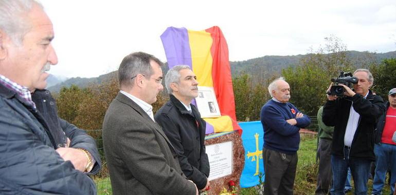 Homenaje a los guerrilleros asesinados Eliseo Argüelles Álvarez y Cesar Rodríguez Zapico