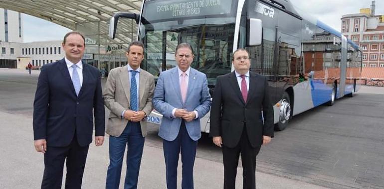 Oviedo estrena su primer autobús urbano articulado híbrido