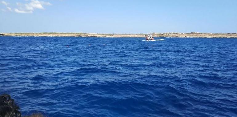 Los rescatados del Open Arms ya en Lampedusa tras la orden del fiscal