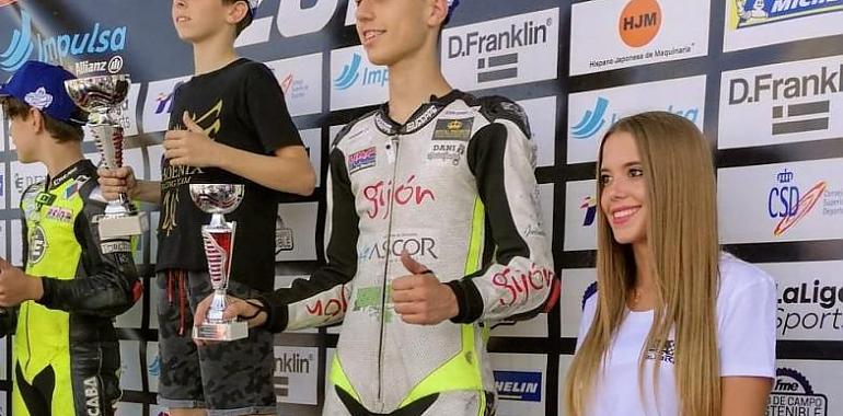 Adrián Fernández Murias, Adri#77, en el podio del España Supermoto 250 cc