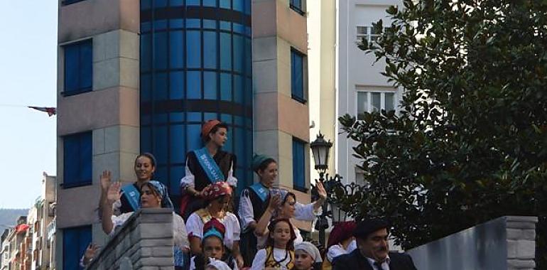 Fusión y colorido en el 69 Desfile de América en Asturias