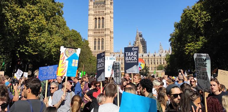 Millones de estudiantes exigen medidas frente a la tragedia climática