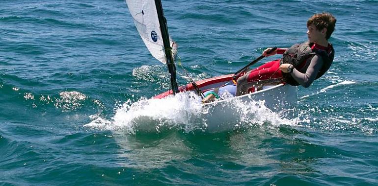 El Trofeo de Verano de Vela Ligera, en Gijón, ya tiene campeones