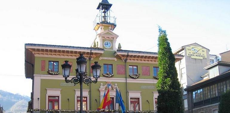 El Nuevu Teatru La Felguera acoyó un estupendu conciertu didácticu de gaita de la Escuela de Música Tradicional Llangréu