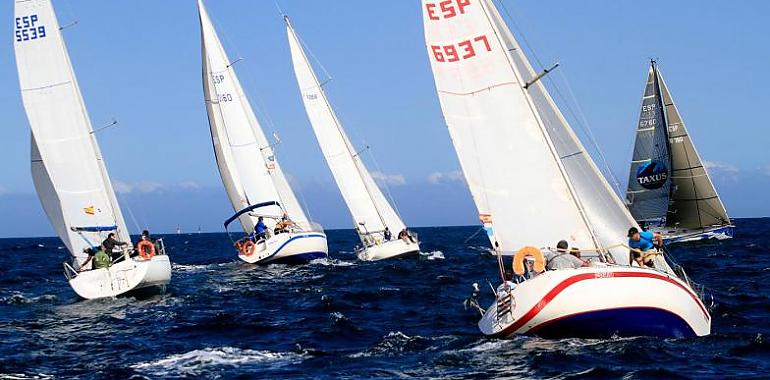 La bahía de Gijón estrena regata de cruceros con Aproches