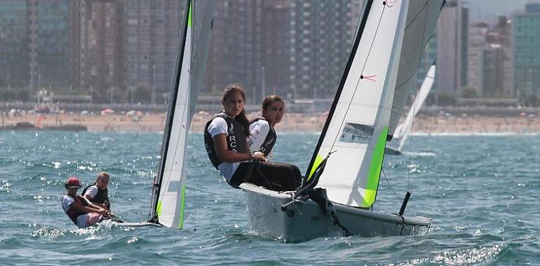 Covadonga Fernández y Carmen Simal virtuales ganadoras del Vela Ligera en Gijón