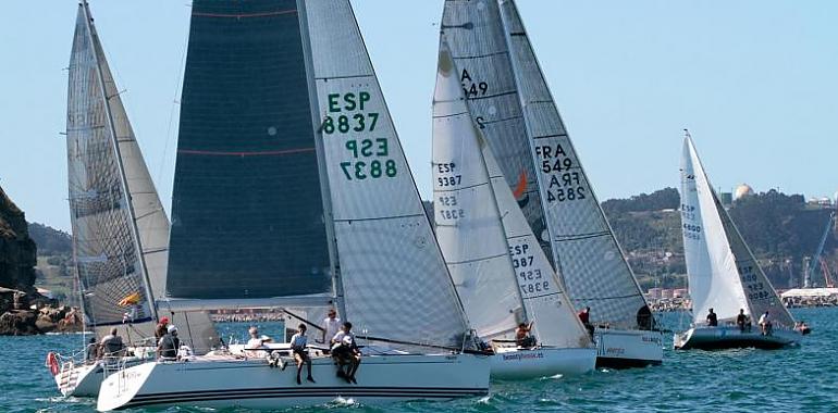 La bahía gijonesa espera la  XXX Regata Villa de Gijón de Cruceros