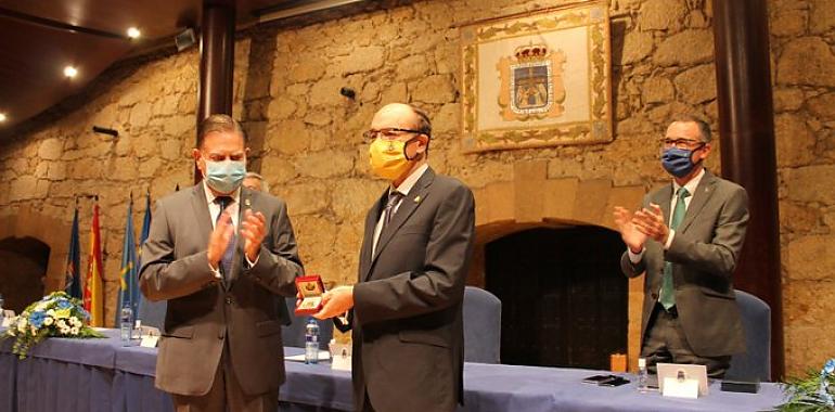 Medicina y Ciencias de la Salud recibe la Medalla de Oro de Oviedo/Uviéu