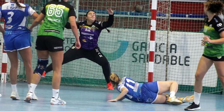 Gran estreno del Oviedo Balonmano Femenino en Redondela