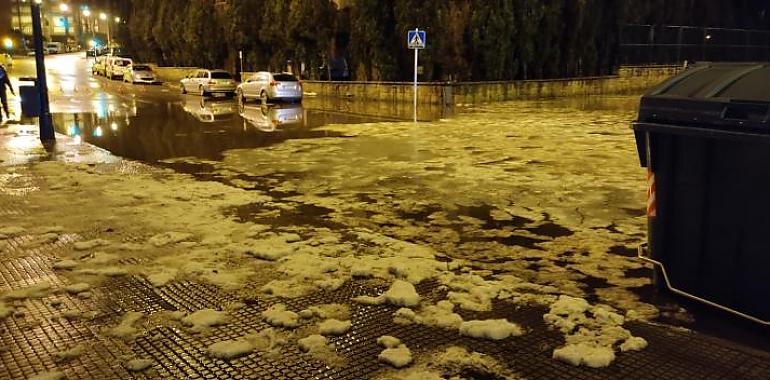  El temporal deja lluvia, granizo y viento por todo Avilés