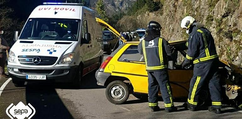 Una mujer herida en accidente de tráfico en Cangas de Narcea