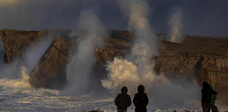 Nueve comunidades y Melilla en alerta naranja por viento o fenómenos costeros