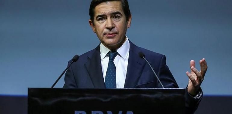 El presidente de BBVA renunció a su retribución variable y se conformó con un fijo de 2,45 millones