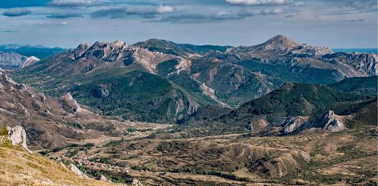 La lucha por salvar la naturaleza y los pueblos de la Cordillera Cantábrica lleva a las calles al activismo leonés 