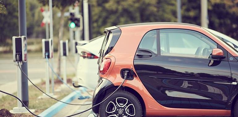 ¿Tienes planteado comprarte un coche eléctrico? El 70% de encuestados dice que no