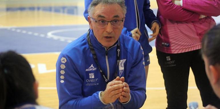 Manolo Díaz sigue al frente del Oviedo Balonmano Femenino