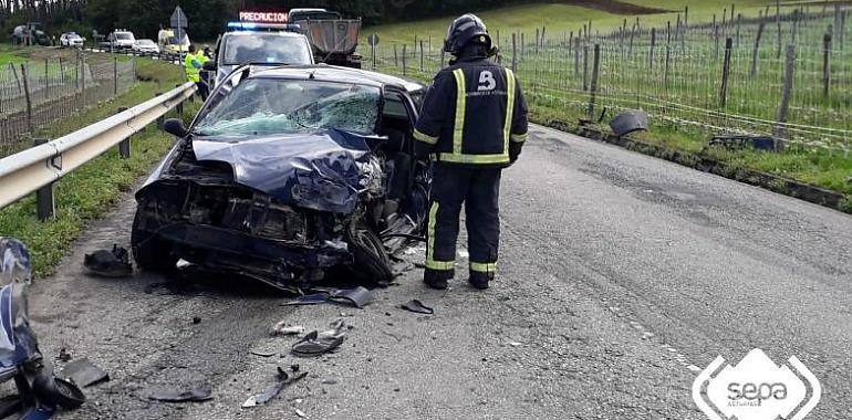 Mujer de 46 años herida en accidente en la NV-5 a la altura de Navia