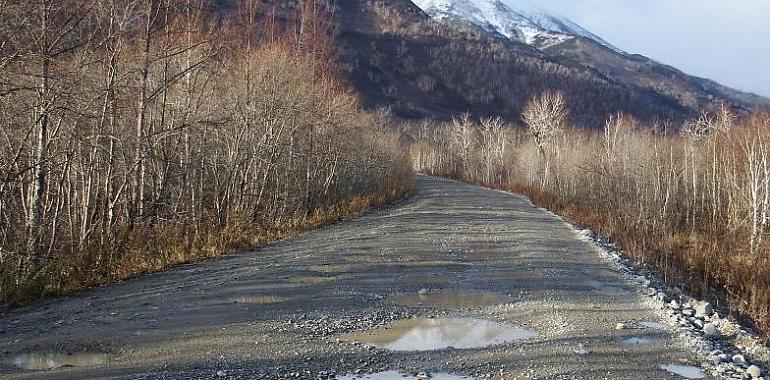 Se invierten más de 1,1 millones este verano en mejorar las carreteras de 33 concejos