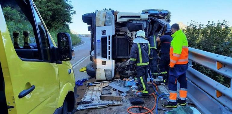 Otro fallecido por vuelco en Lena