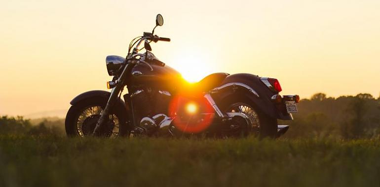 ¿Circular en moto en verano protegido y sin pasar calor? Hay algunas posibilidades