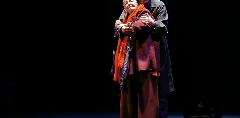 La comedia dramática "El abrazo" en el Teatro Palacio Valdés