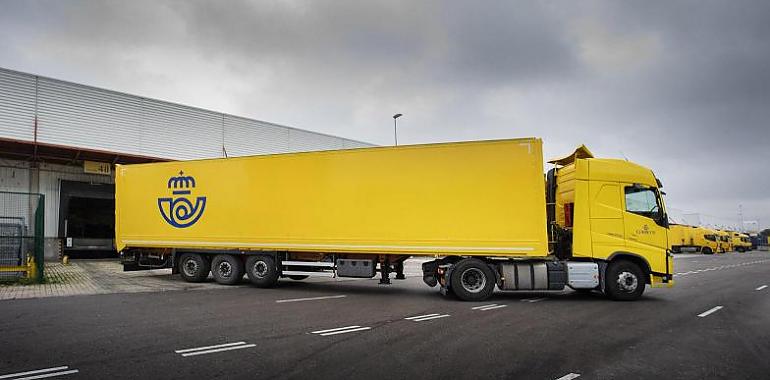 Correos envía dos trailers a Polonia con comida para que sea distribuida por la ONG de José Andrés entre los refugiados ucranianos