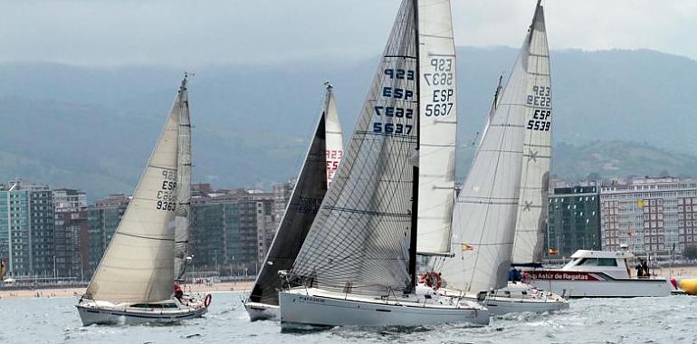 Travesía en Solitario y a dos del Real Club Astur de Regatas para la clase Crucero